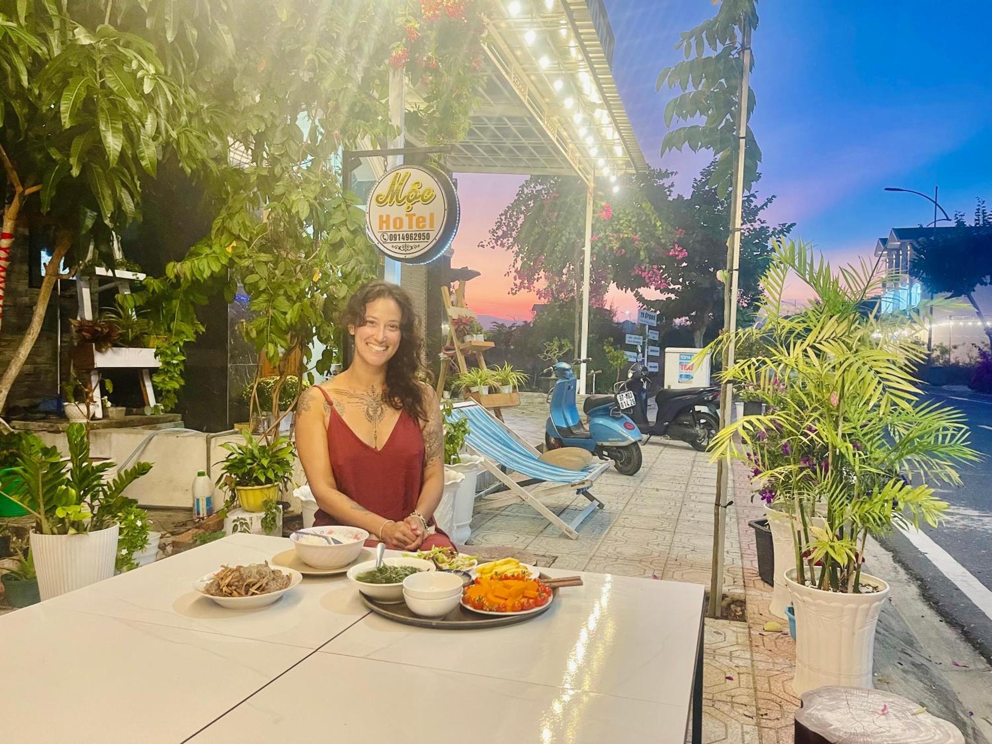 Moc Homestay- Near Bai Dai Beach Cam Lam Exteriör bild