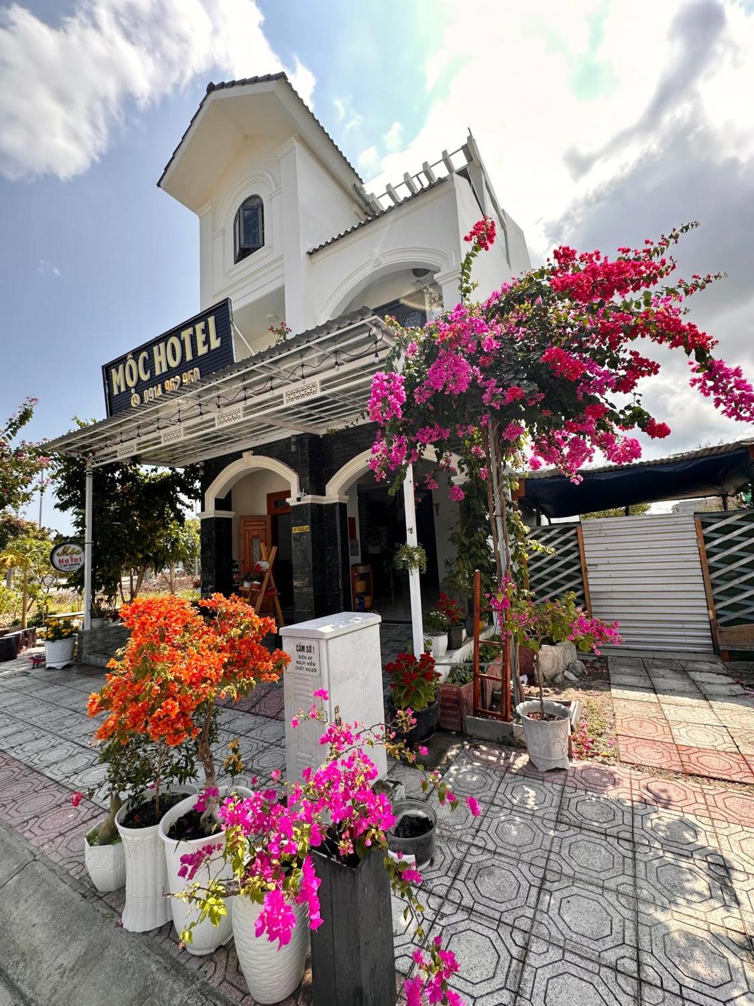 Moc Homestay- Near Bai Dai Beach Cam Lam Exteriör bild
